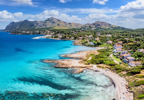 Majorka na przedłużony weekend 🏖️☀️🏨 Loty i noclegi w Alcudii za 979 PLN 😎