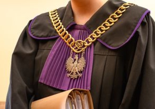 Tajemnicza śmierć rolnika z Kosakowa. Sąd decyduje ws. śledztwa