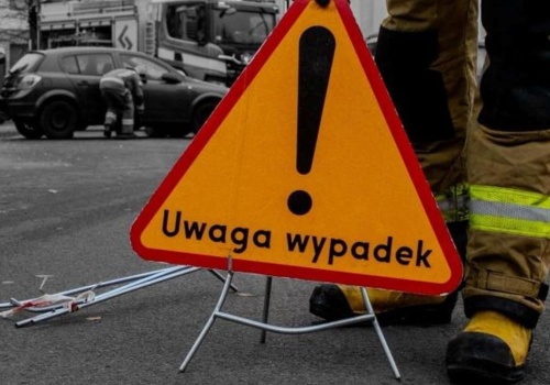 Chwile grozy na Lisa-Kuli. Samochód zjechał z drogi i potrącił mężczyznę