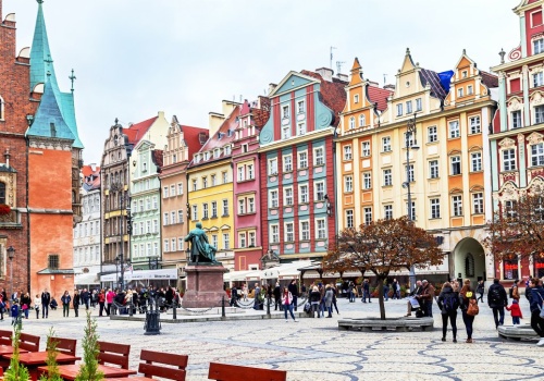 Szklane ogródki na wrocławskim rynku kością niezgody. Miasto nalicza kary