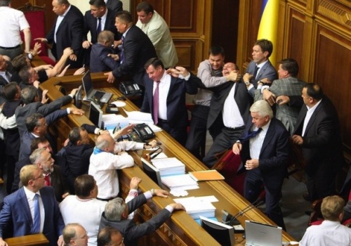 Na Ukrainie narasta kryzys polityczny. Deputowani uprawiają obstrukcję parlamentarną