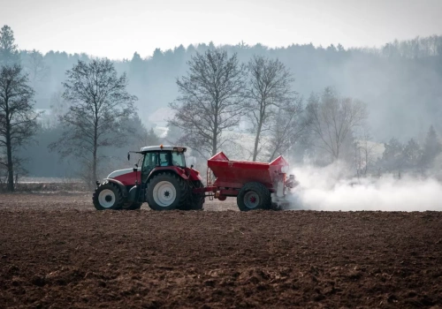 Wapno defekacyjne: jak działa i dlaczego warto stosować je w nawożeniu gleby?