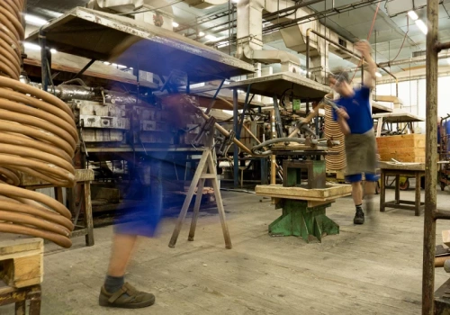 Krzesło, które podbiło kawiarnie świata. 165 lat technologii, która wciąż inspiruje