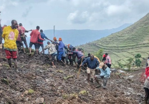 Powódź zabiła co najmniej 80 osób. Kraj wprowadził żałobę narodową