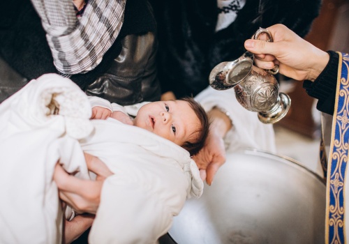 Co zrobić, gdy dziecko płacze na chrzcie? 
