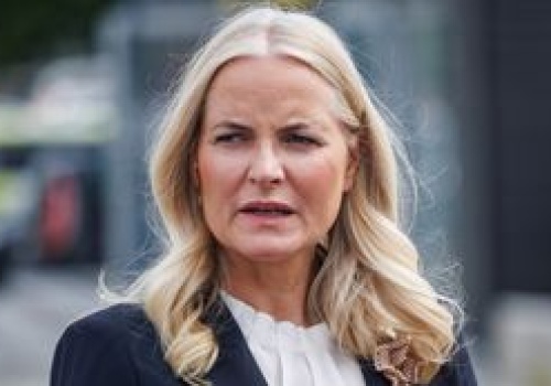 Księżna Mette‑Marit zniknęła na tygodnie. Przyłapano ją pod bramą aresztu