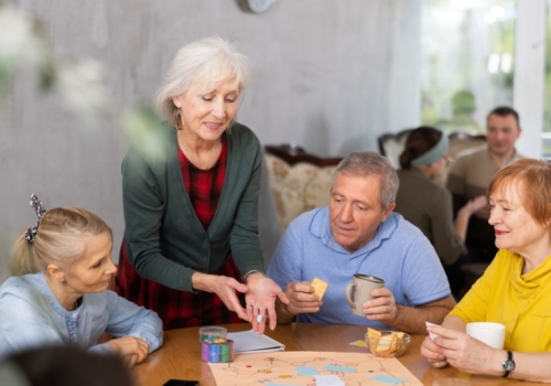 Zapowiadane świadczenie 2150 zł jednak nie wejdzie w życie. Do kogo miało trafić?