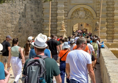 Polacy nagle zmieniają plany wyjazdowe. Zyskuje najgorętszy kraj Europy