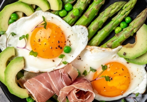 Szparagi zawsze warto jeść z jajkami. Będą jeszcze zdrowsze