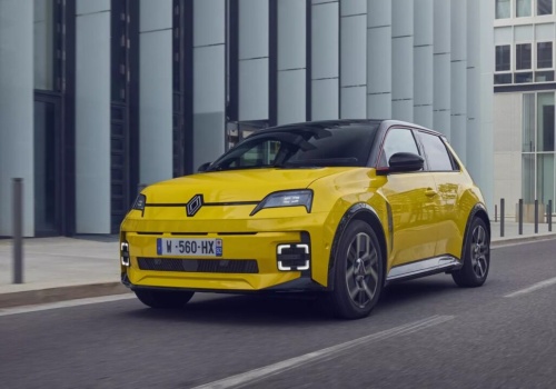 Renault 5 E-Tech Electric (2026) z one-pedal driving, tempomatem na radarze i obietnicą szybszego ładowania zimą