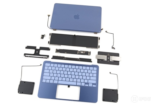 iFixit rozebrało MacBooka Neo