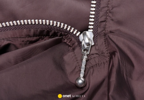 Zamek błyskawiczny w kurtce się zaciął? Ten trik rozwiąże problem