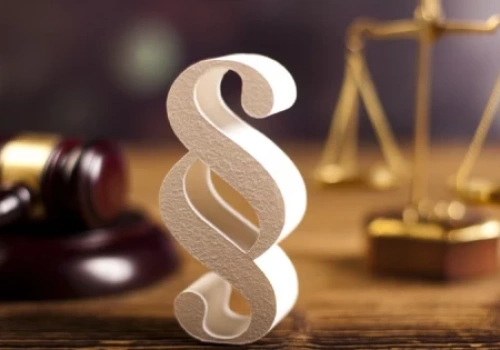 Groził synowi i ruszył z nożem na policjantów