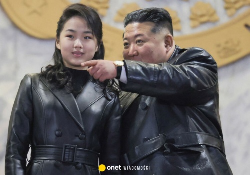 Dziewczynka i dyktator. Kim Dzong Un przygotowuje przyszłą liderkę reżimu? Po ojcu odziedziczyła słabość do broni i skórzanych kurtek