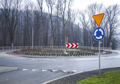 Nowe rondo w Jazowsku już gotowe. Kluczowe skrzyżowanie w regionie przebudowane