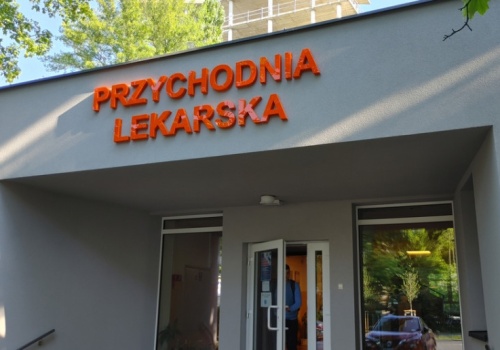 Przychodnie bez umów z NFZ? Lekarze alarmują o ryzyku dla pacjentów