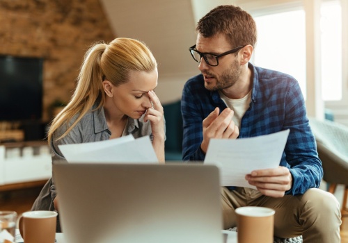 Nie radzisz sobie z ratą kredytu PLN z WIBOR? Eksperci wskazują możliwości, o których banki wolą nie mówić