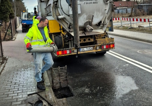  Ruszyło pozimowe czyszczenie studzienek ulicznych w Krakowie