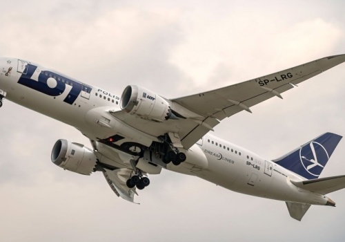 LOT przedłuża zawieszenie lotów. Na liście 4 kierunki