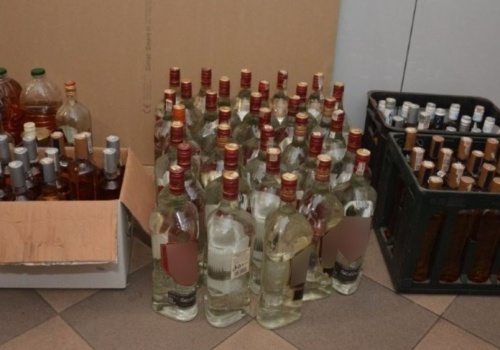 Bimbrownia koło Nowej Soli zlikwidowana. 136 litrów alkoholu już czekało na sprzedaż