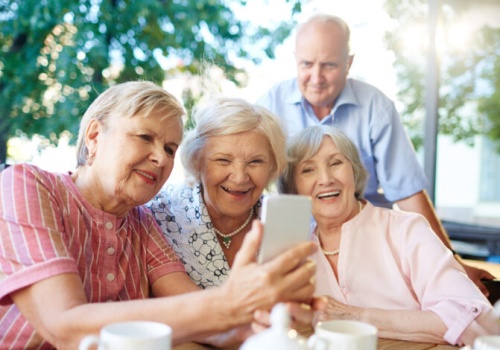 Seniorze 60+, oszczędzaj z Ogólnopolską Kartą Seniora