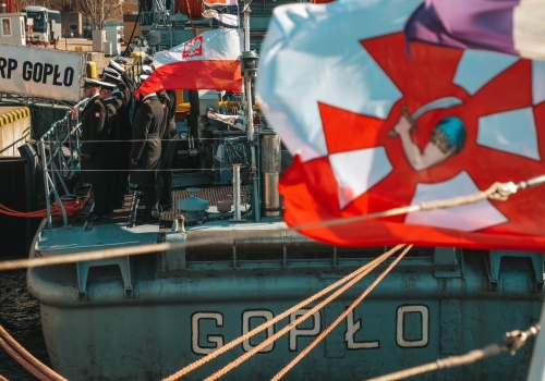 Ostatnie opuszczenie bandery na ORP Gopło. Koniec jednej epoki, początek następnej?