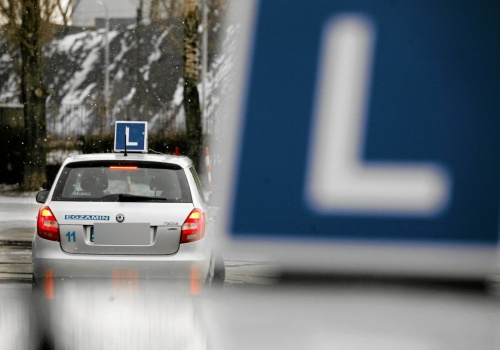 30 czy 60 minut za kierownicą? Tyle naprawdę może potrwać egzamin na prawo jazdy