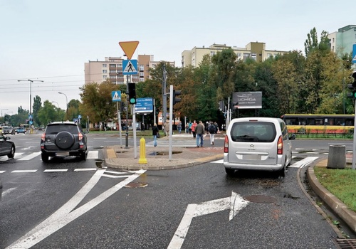 Pas do skrętu i brak kierunkowskazu. Czy można za to dostać mandat?