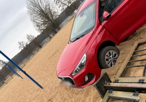 Ukradł samochód z warsztatu. Rajd zakończył na plaży