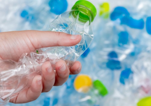 Recykling w służbie medycyny. Lek z plastikowych butelek PET