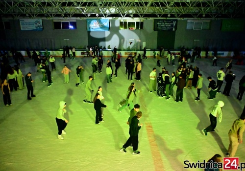 Taneczne zakończenie sezonu. Lód przejmą mistrzowie curlingu