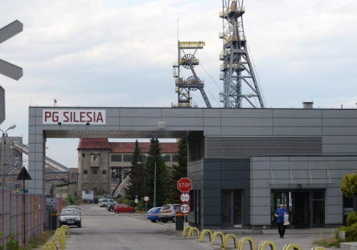 Górnicy z PG Silesia bez pełnych pensji i odpraw. Napięcie wokół kopalni nie ustaje