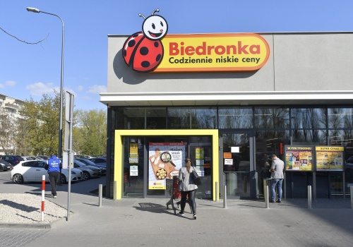 Biedronka daje 9300 zł na start! I to młodym bez doświadczenia