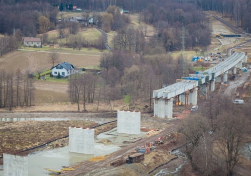 Kluczowy element wielkiej inwestycji PKP PLK. Ogromny most rośnie w oczach