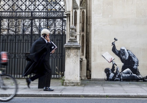 Kim jest Banksy? Dziennikarze odkryli nazwisko artysty