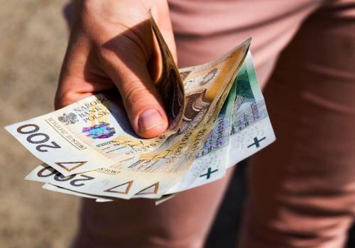 Boom na zasiłki! Nawet 2000 plus dla bezrobotnych