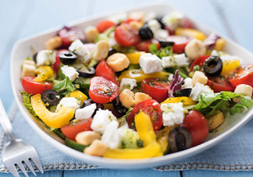 Ukryta moc diety śródziemnomorskiej: Ryby, owoce i rezygnacja z napojów gazowanych kluczem do zapobiegania nowotworom jelita grubego