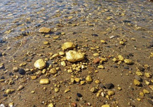 Polskie rzeki skrywają złoto od wieków. Dziś znowu przyciągają chętnych