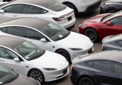 Kierowcy nie chcą płacić za paliwo. Europa skręca w stronę elektryków