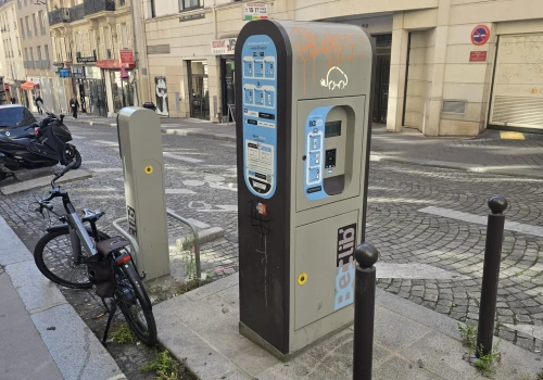 Elektryczna ruletka cenowa przy DC. Polska goni kontynent, a Niderlandy… zaskakują drożyzną