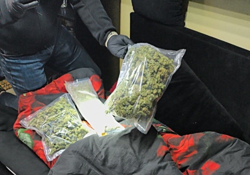 Mefedron i marihuana w szafie. Finał policyjnej akcji na Woli