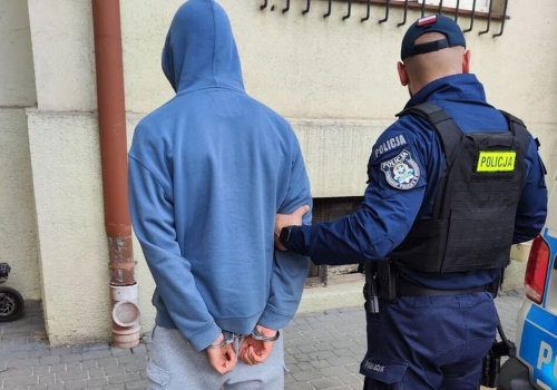 Brutalny atak pod szkołą w Rzeszowie. 17-latek zatrzymany za pobicie 16-latka