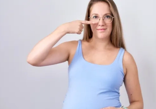 Ciążowy nos: objaw ciąży czy nieżyt nosa? Syndrom ciążowego nosa