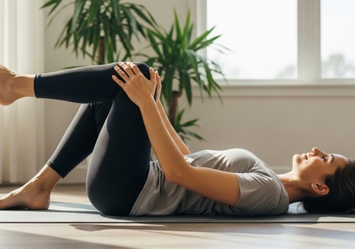 Jedno ćwiczenie, które działa lepiej niż brzuszki. Wzmacnia brzuch, mięśnie głębokie i plecy