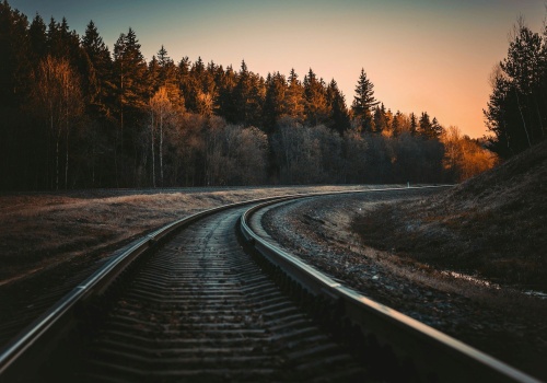 Sabotaż na kolei? Rozpędzony pociąg uderzył w beton
