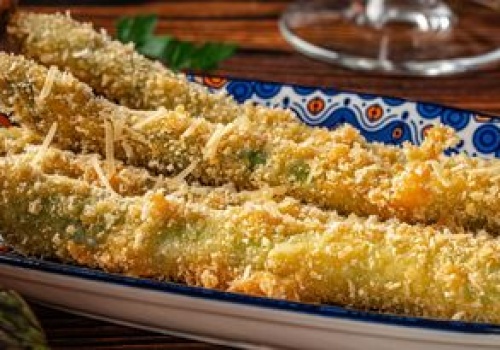 Wiosenne łodygi smażę w panierce. W tej formie są nie tylko dodatkiem do mięsa