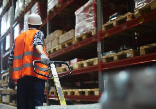 Biedronka, Lidl i Dino szukają do pracy w magazynie. Taką dają wypłatę