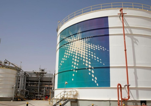 Blokada Ormuzu wymusza poważne zmiany w transporcie ropy. Saudi Aramco ogranicza dostawy do Azji