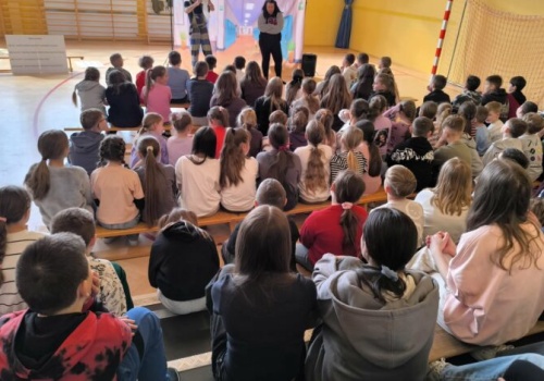 „Lord Hejter” pokonany! Wyjątkowy spektakl dla uczniów z gminy Grabica