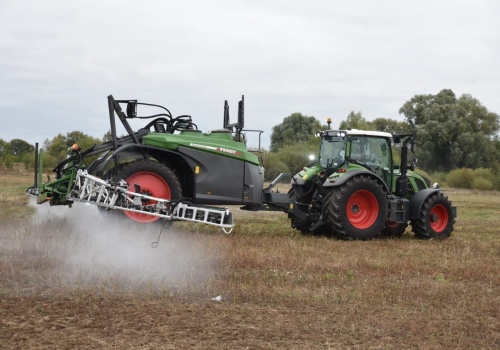Nie czyścisz opryskiwacza? Ryzykujesz plon i sprzęt – sprawdź, jak zrobić to dobrze